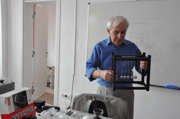 Тео събира над 70 ученици от цялата страна на школа в Бургас