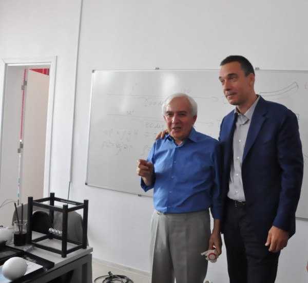 Тео събира над 70 ученици от цялата страна на школа в Бургас