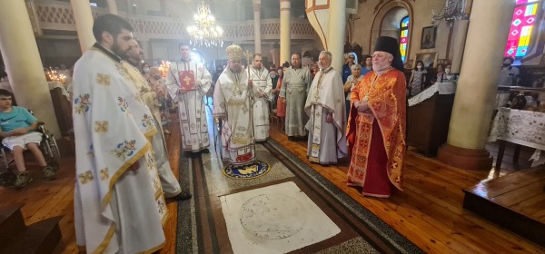 Митрополит Киприан оглави литургията в Казанлък на Голяма Богородица