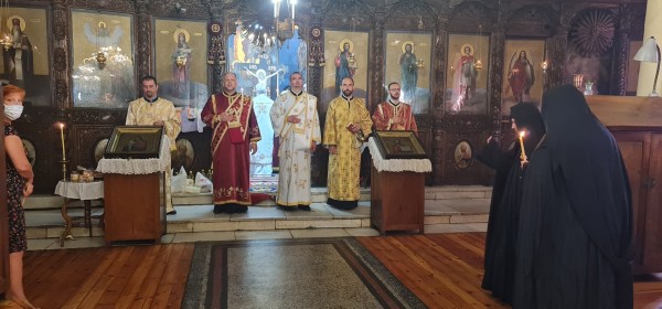 Митрополит Киприан оглави литургията в Казанлък на Голяма Богородица