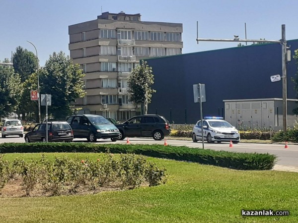 Катастрофа затруднява движението пред Кауфланд / Обновена