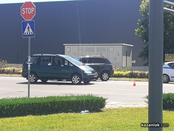 Катастрофа затруднява движението пред Кауфланд / Обновена