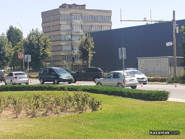 Катастрофа затруднява движението пред Кауфланд / Обновена