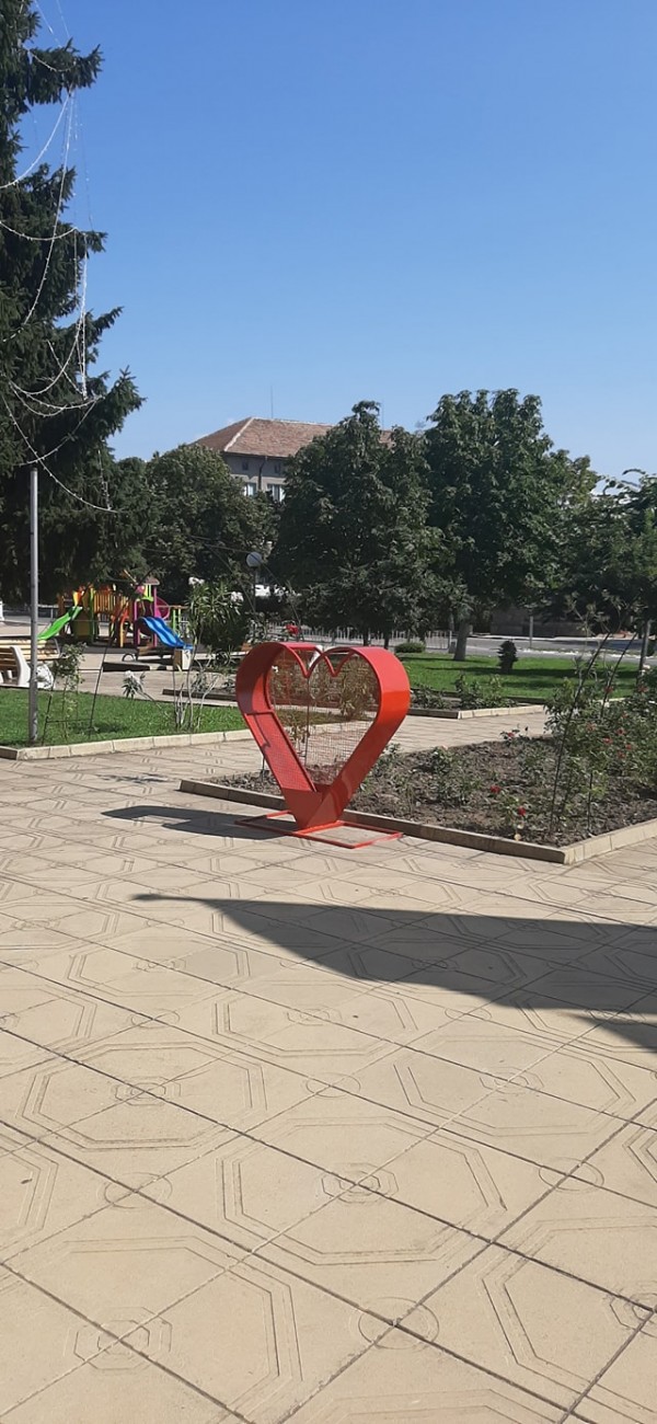 Енинци вече си имат сърце за събиране на капачки