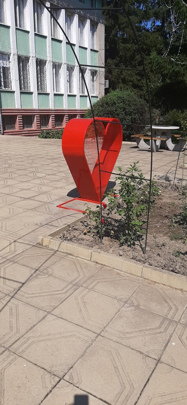 Енинци вече си имат сърце за събиране на капачки