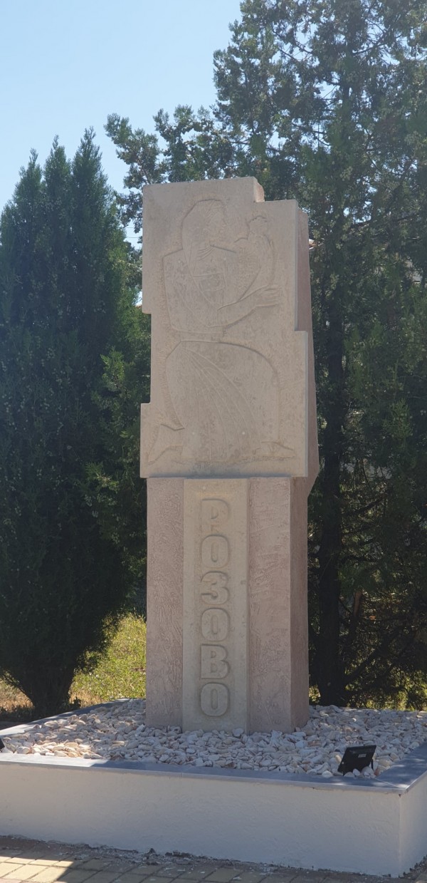 Обновен паметник посреща жителите и гостите на с. Розово