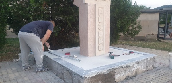 Обновен паметник посреща жителите и гостите на с. Розово
