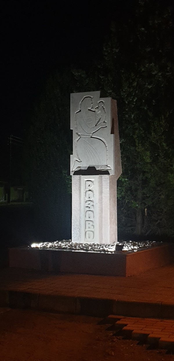 Обновен паметник посреща жителите и гостите на с. Розово