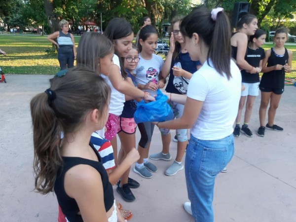 Малчугани спортуват и се забавляват в Розариума с МКБППМН Казанлък