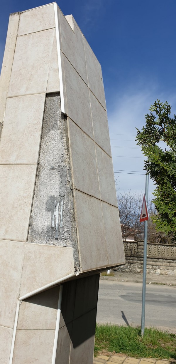 Обновен паметник посреща жителите и гостите на с. Розово