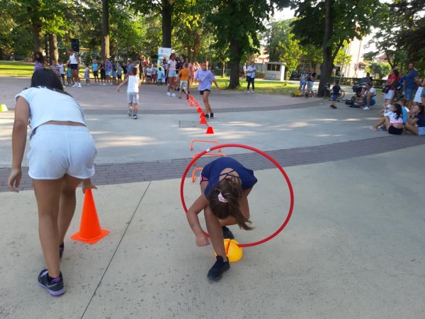 Малчугани спортуват и се забавляват в Розариума с МКБППМН Казанлък