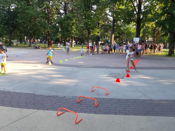 Малчугани спортуват и се забавляват в Розариума с МКБППМН Казанлък