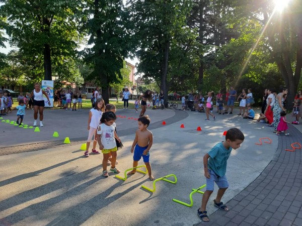 Малчугани спортуват и се забавляват в Розариума с МКБППМН Казанлък