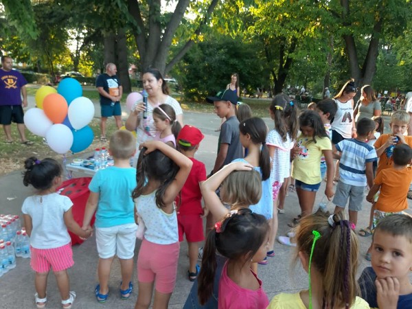 Малчугани спортуват и се забавляват в Розариума с МКБППМН Казанлък