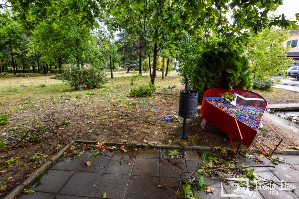 В Павел баня след бурята - потрошени дървета и стълбове, мълния удари кран / Обновена