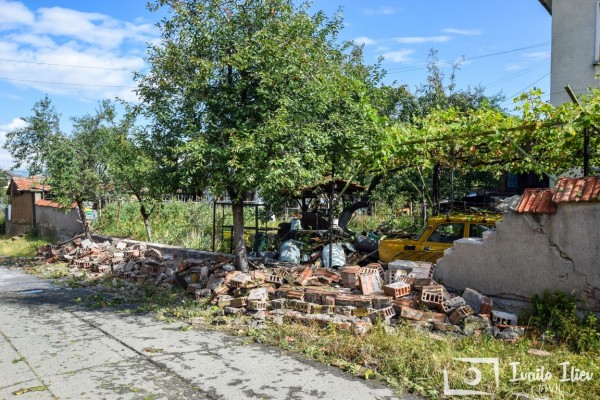 В Павел баня след бурята - потрошени дървета и стълбове, мълния удари кран / Обновена