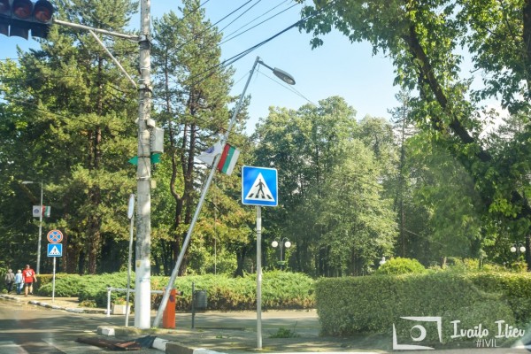 В Павел баня след бурята - потрошени дървета и стълбове, мълния удари кран / Обновена