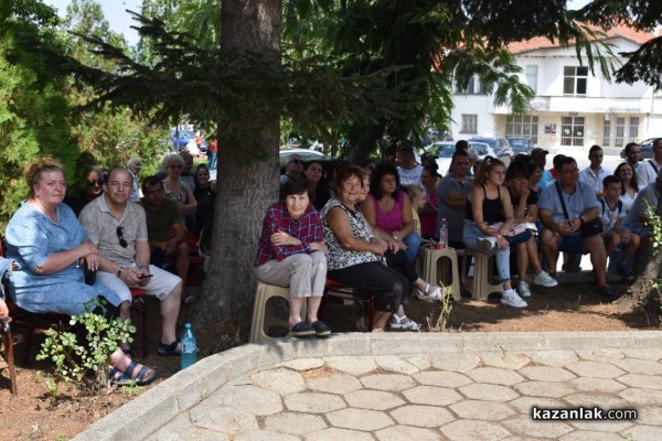 Силвия Кацарова пя в чест на вековно читалище в Бузовград