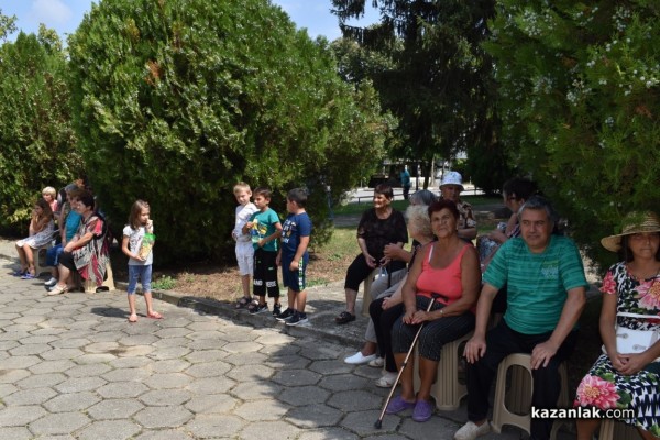 Силвия Кацарова пя в чест на вековно читалище в Бузовград