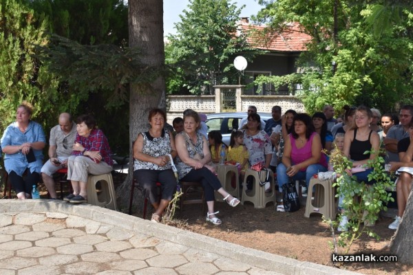 Силвия Кацарова пя в чест на вековно читалище в Бузовград