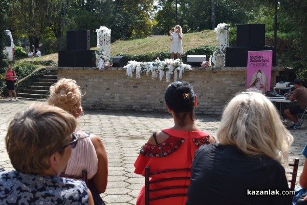 Силвия Кацарова пя в чест на вековно читалище в Бузовград