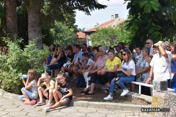 Силвия Кацарова пя в чест на вековно читалище в Бузовград