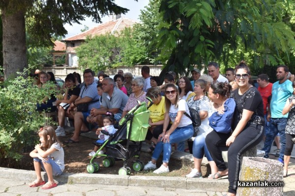 Силвия Кацарова пя в чест на вековно читалище в Бузовград