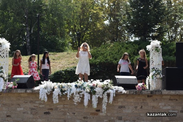 Силвия Кацарова пя в чест на вековно читалище в Бузовград