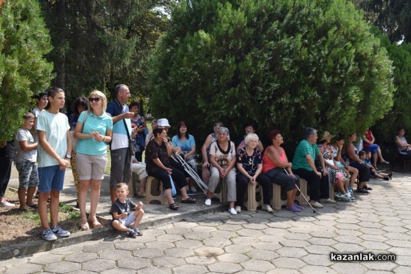 Силвия Кацарова пя в чест на вековно читалище в Бузовград