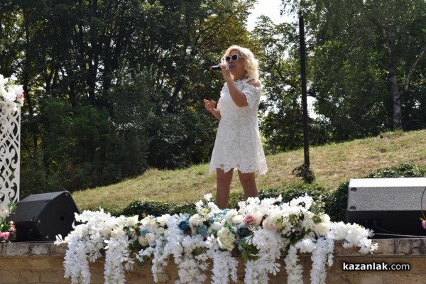 Силвия Кацарова пя в чест на вековно читалище в Бузовград