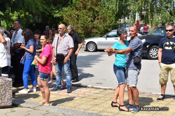 Силвия Кацарова пя в чест на вековно читалище в Бузовград