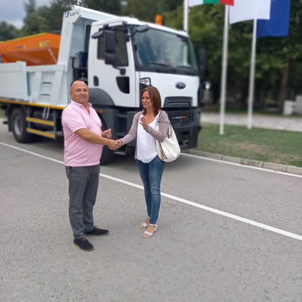 Павелбанци с чисто нова, единствената в България, техника за почистване