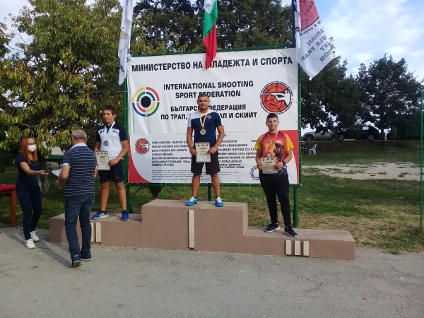 Стрелците ни отново на водещи позиции