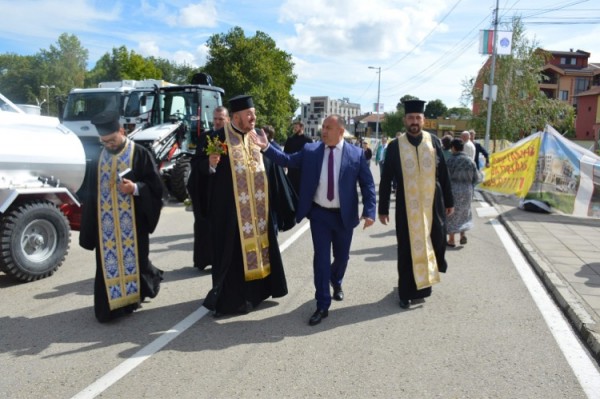 С освещаване на нова техника Павел баня отбелязва празника си