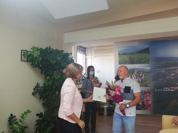 Кметът на Казанлък: Новата учебна година да е по-спокойна, присъствена и успешна!