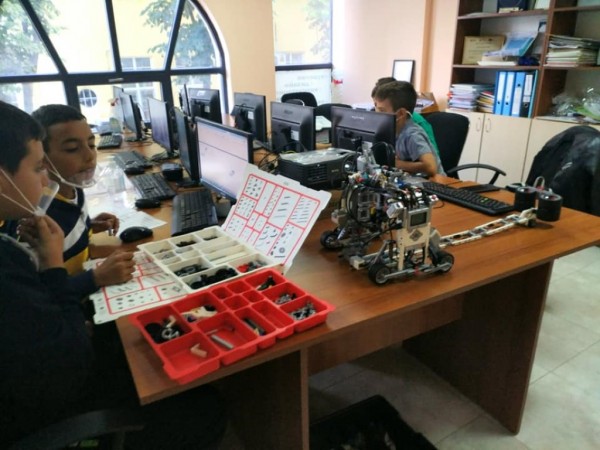 Програмиране, роботика, електроника за деца.  Записване за Академията по програмиране и роботика за 2021-2022!