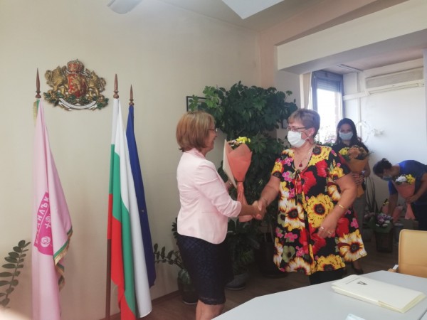 Кметът на Казанлък: Новата учебна година да е по-спокойна, присъствена и успешна!