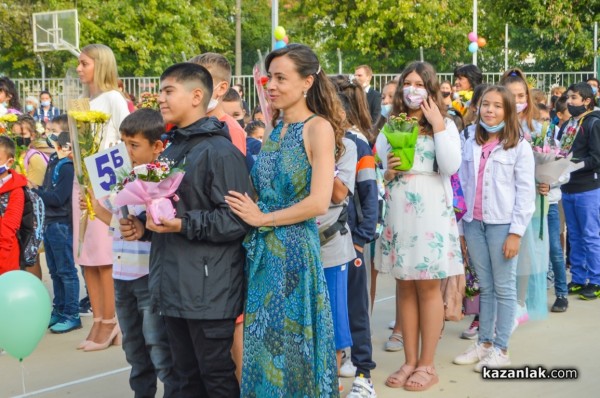 Директорът на ОУ “Георги Кирков“ към първокласниците: Вие сте символът на 15-ти септември