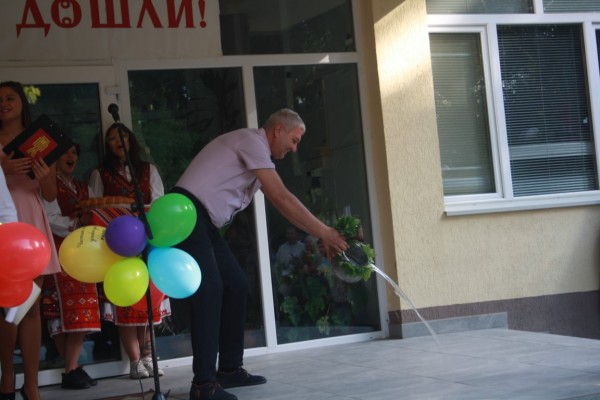 Първият звънец удари в ПГ по лека промишленост и туризъм