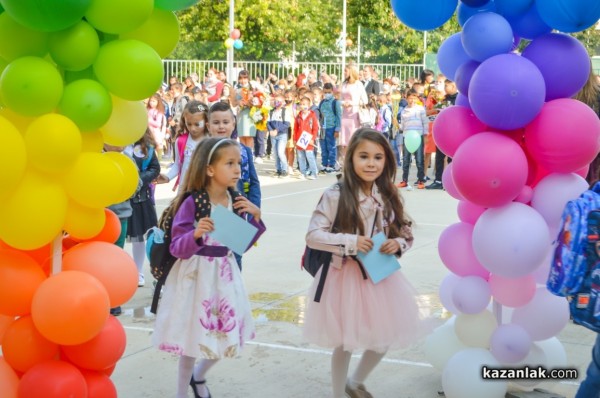 Директорът на ОУ “Георги Кирков“ към първокласниците: Вие сте символът на 15-ти септември