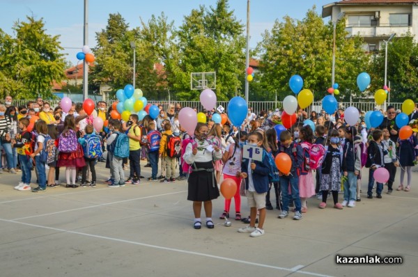 Директорът на ОУ “Георги Кирков“ към първокласниците: Вие сте символът на 15-ти септември