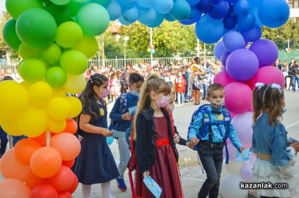 Директорът на ОУ “Георги Кирков“ към първокласниците: Вие сте символът на 15-ти септември