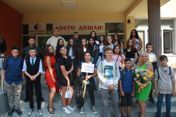 Първият звънец удари в ПГ по лека промишленост и туризъм