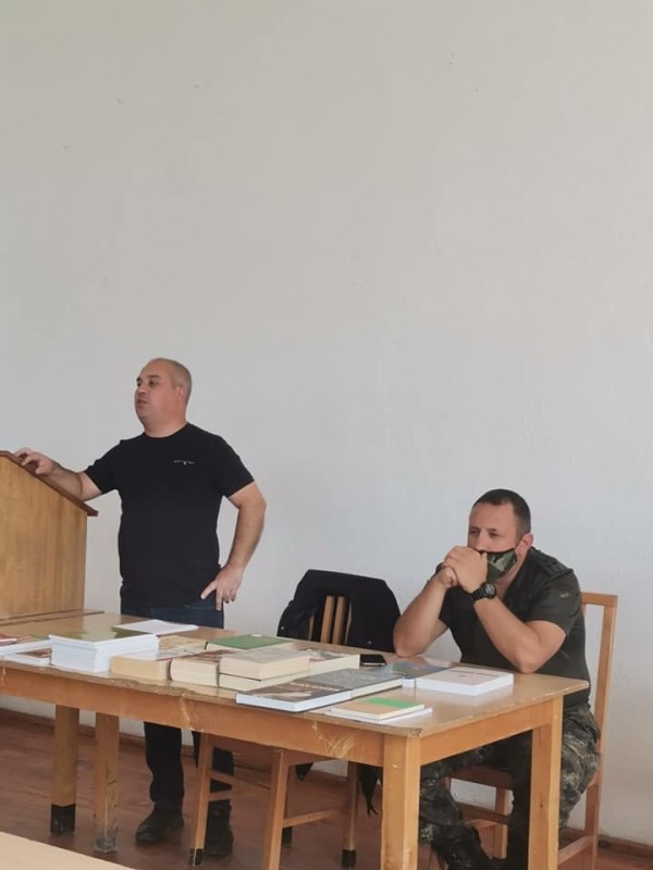 Д-р Ангелов с лекция и дарение към военните