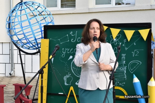 51 ученици днес за първи път прекрачиха прага на ОУ „Свети Паисий Хилендарски“