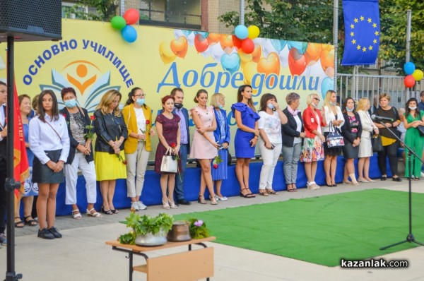 Директорът на ОУ “Георги Кирков“ към първокласниците: Вие сте символът на 15-ти септември