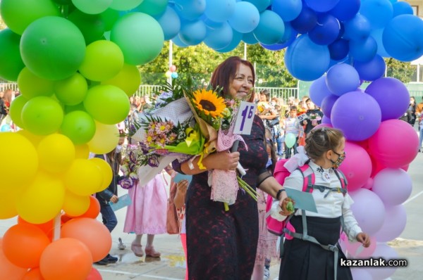 Директорът на ОУ “Георги Кирков“ към първокласниците: Вие сте символът на 15-ти септември