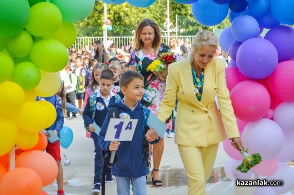 Директорът на ОУ “Георги Кирков“ към първокласниците: Вие сте символът на 15-ти септември