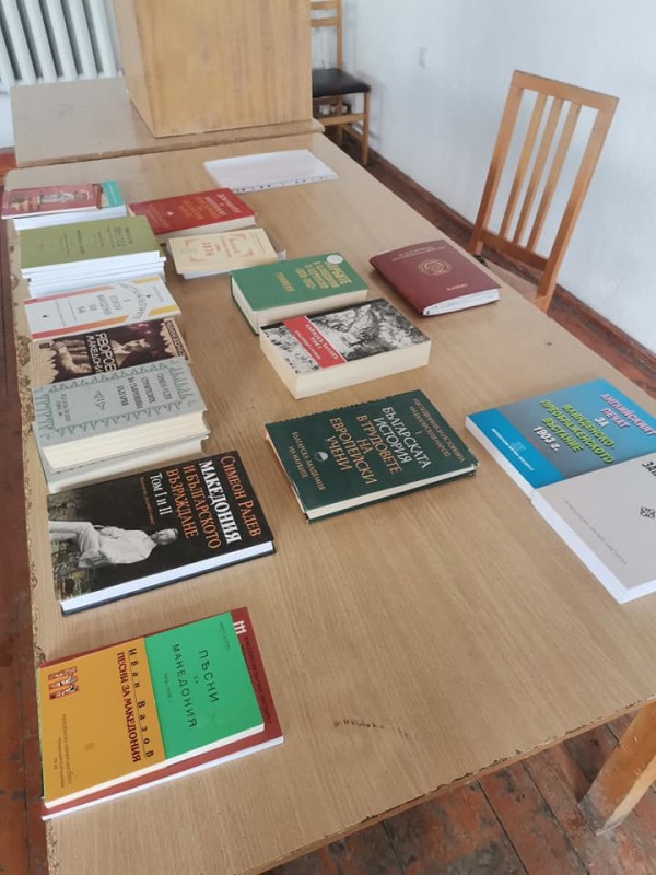 Д-р Ангелов с лекция и дарение към военните