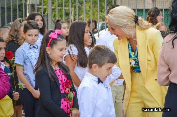 Директорът на ОУ “Георги Кирков“ към първокласниците: Вие сте символът на 15-ти септември